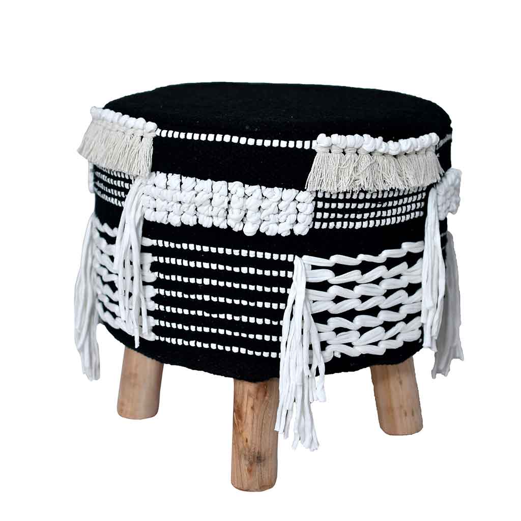 Taburete bohemio con textura y flecos