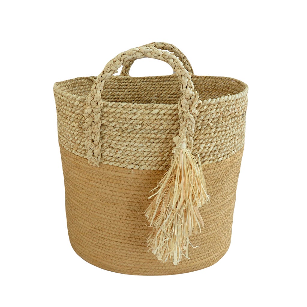 Cesta decorativa de hoja de maiz con asas