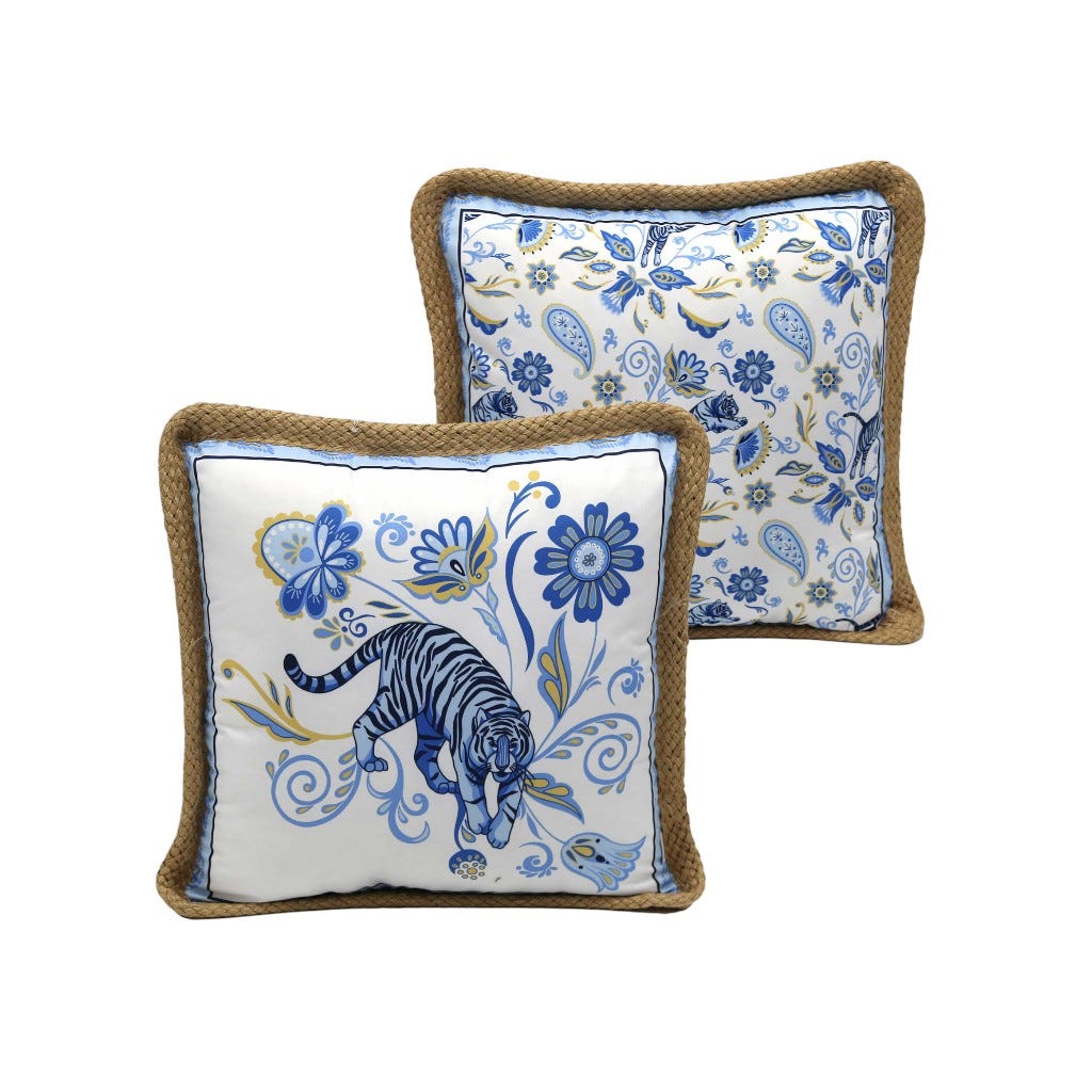 Cojín Blanco Estampado De Tigre Y Flores Azules 45X45Cm
