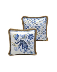 Cojín Blanco Estampado De Tigre Y Flores Azules 45X45Cm